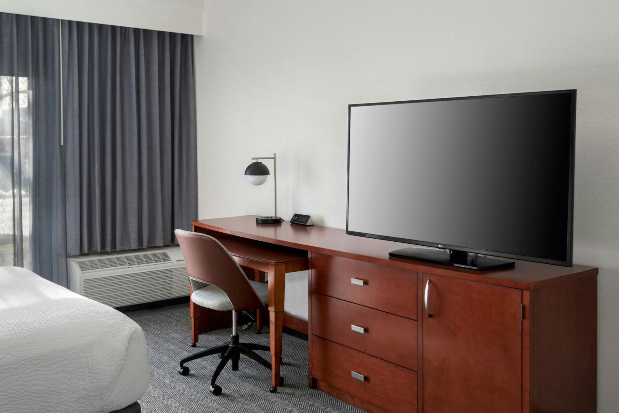 Courtyard By Marriott Silver Spring North/White Oak Bagian luar foto