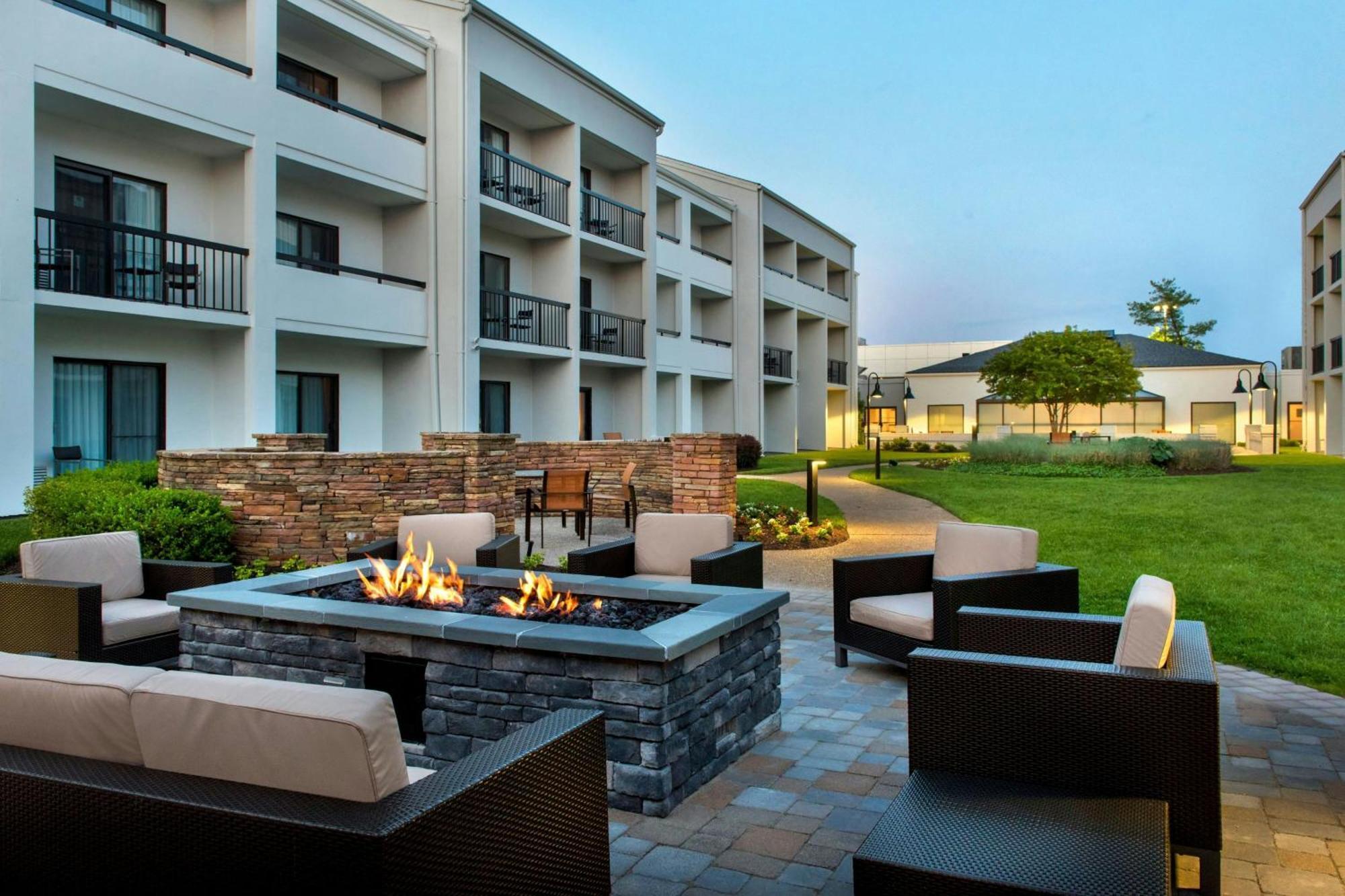 Courtyard By Marriott Silver Spring North/White Oak Bagian luar foto
