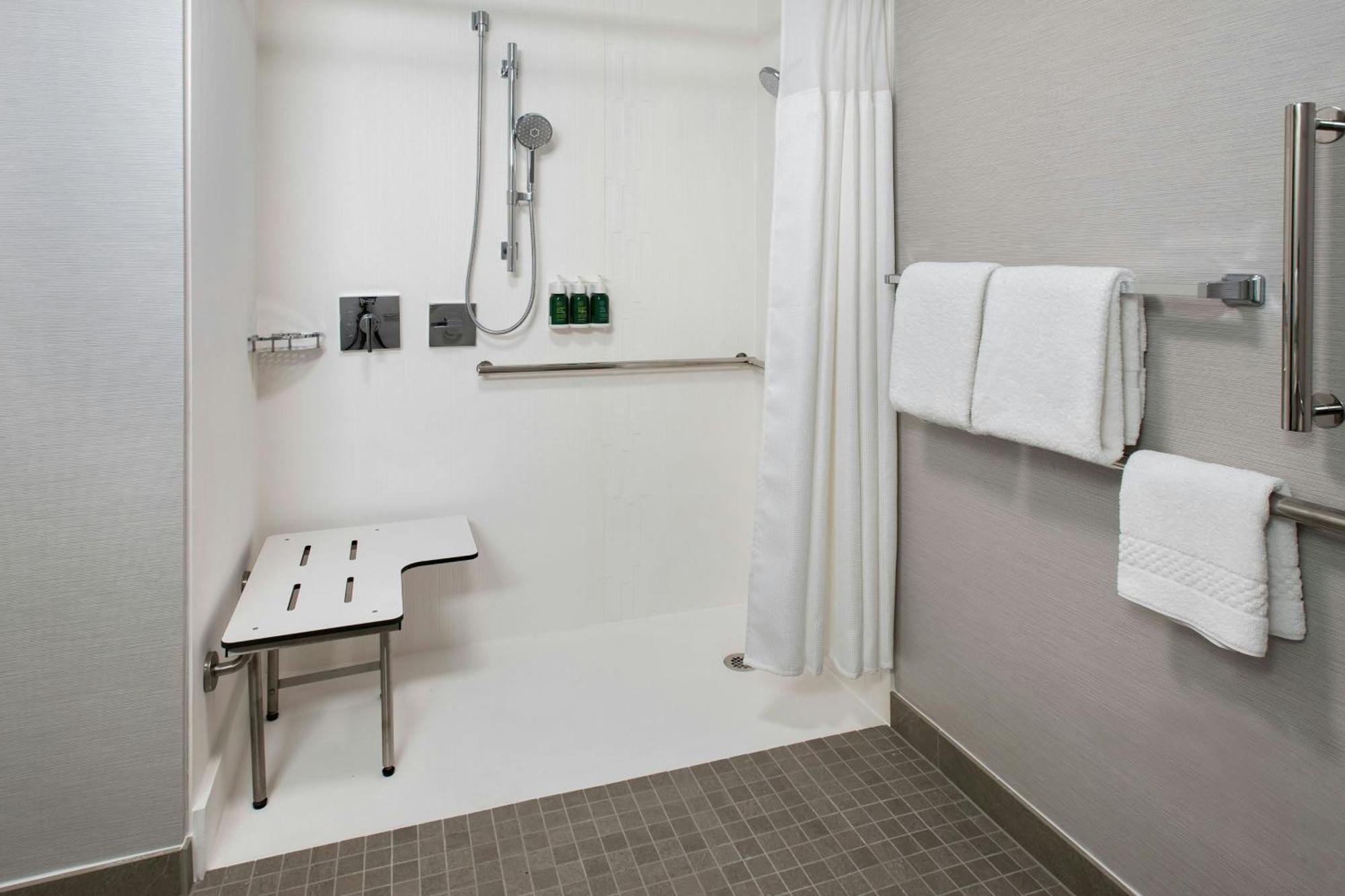 Courtyard By Marriott Silver Spring North/White Oak Bagian luar foto