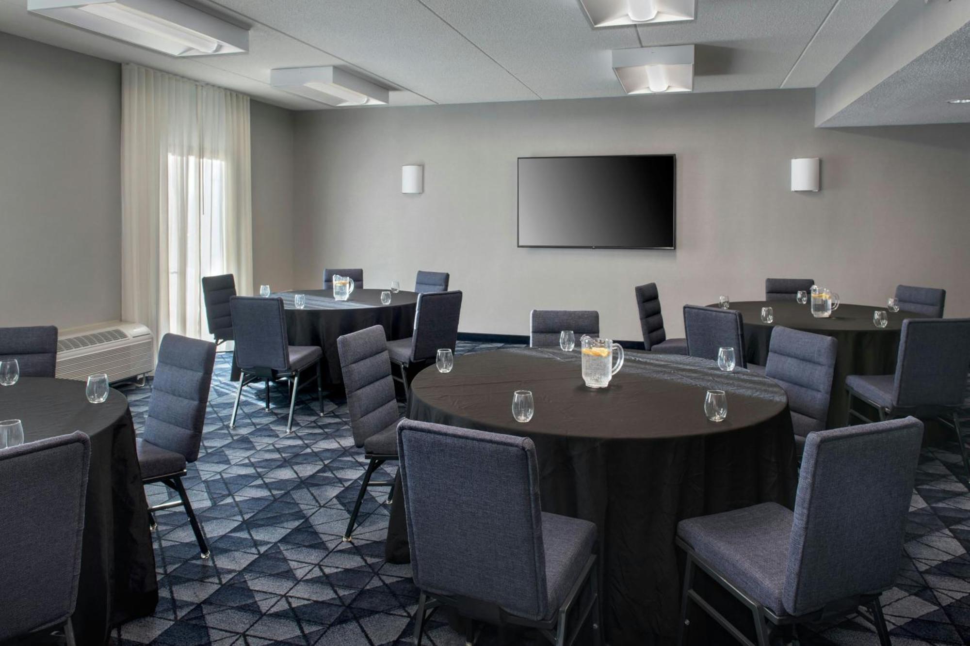 Courtyard By Marriott Silver Spring North/White Oak Bagian luar foto