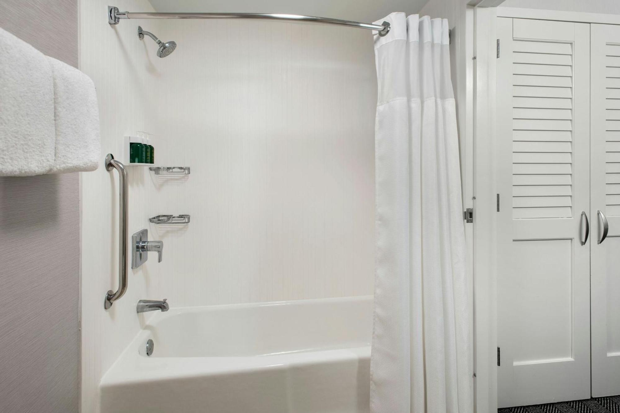 Courtyard By Marriott Silver Spring North/White Oak Bagian luar foto