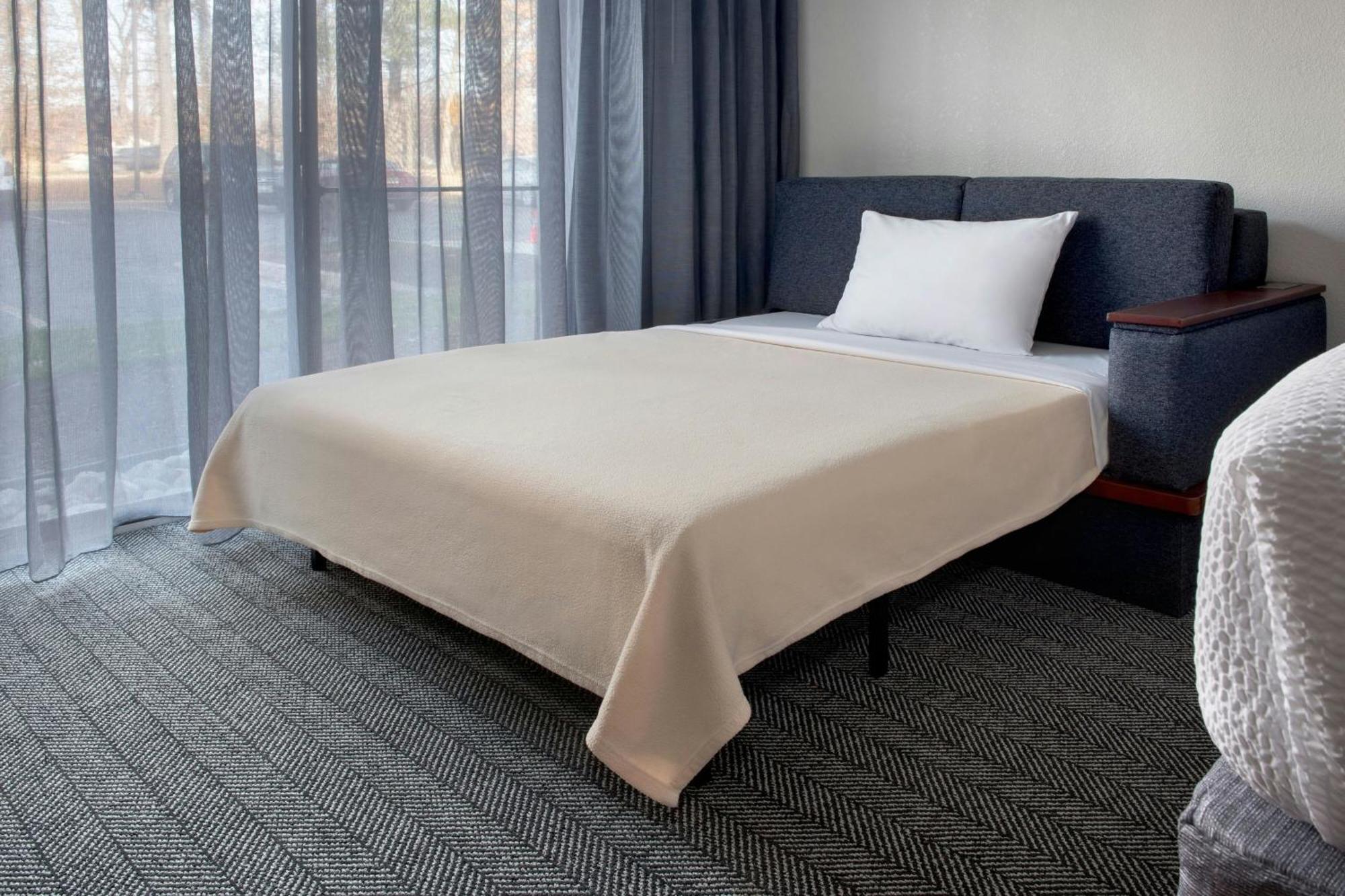 Courtyard By Marriott Silver Spring North/White Oak Bagian luar foto